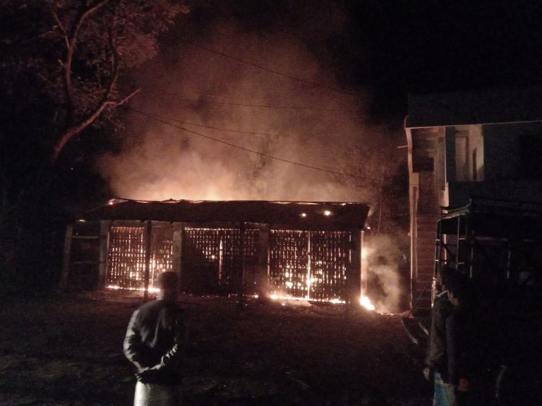 রাইখালী বাজারের মাঝিপাড়ায় আগুন