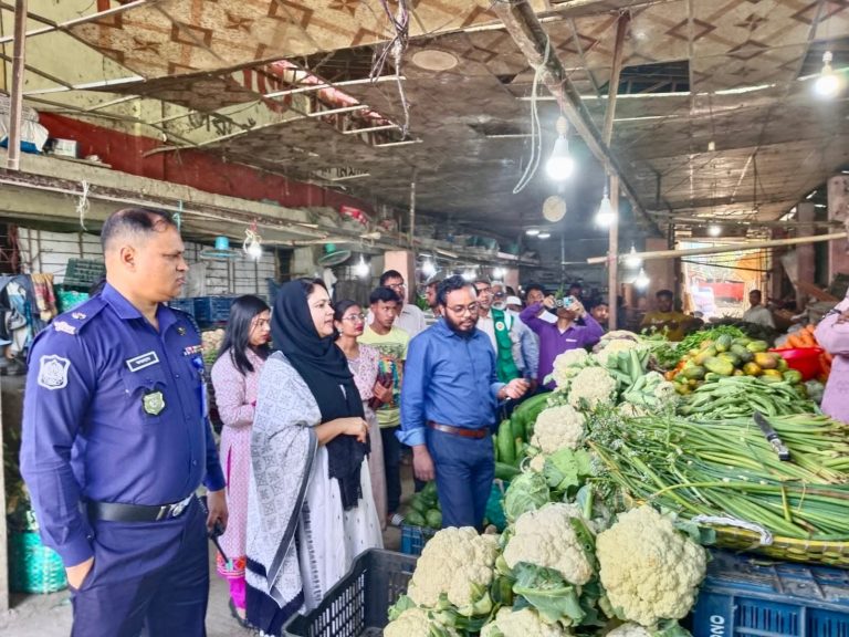 অতিরিক্ত মূল্য ও ভেজাল রোধে বান্দরবানে জেলা প্রশাসকের অভিযান