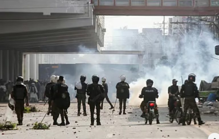 পাঞ্জাবে ‘বন্দুকযুদ্ধ’ নিয়ে বিতর্ক