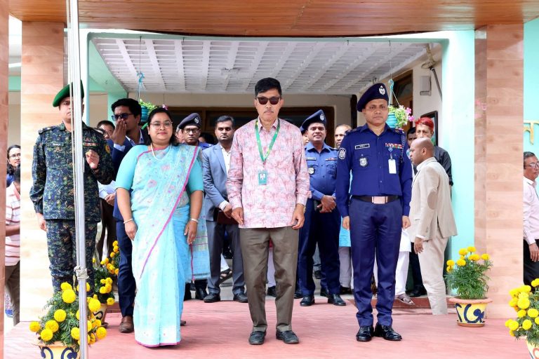 রাঙামাটিতে মন্ত্রী দীপেন দেওয়ানের প্রথম সফর: জেলা পুলিশের গার্ড অব অনারে স্বাগত