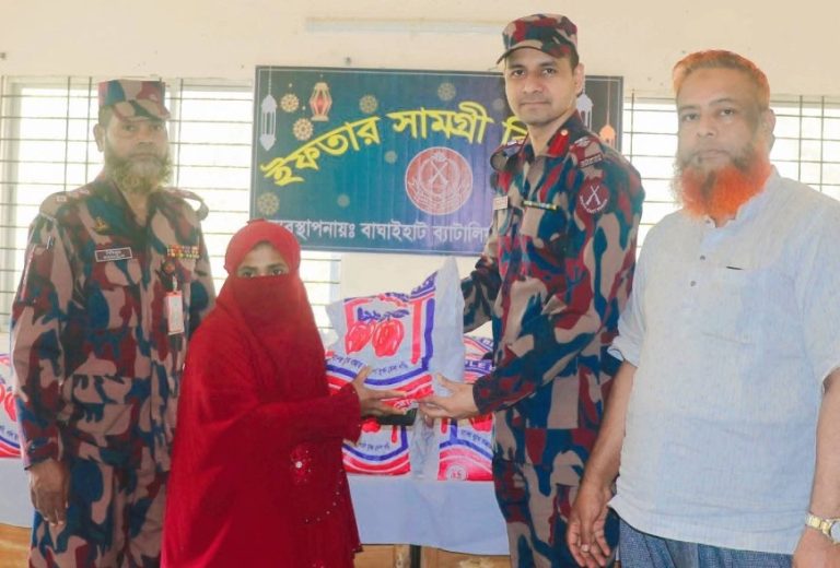 বিজিবি সাজেকে অসহায়দের পাশে