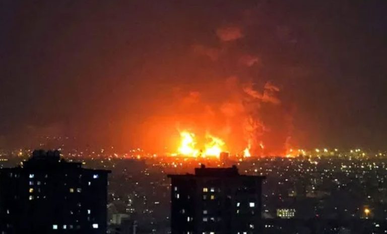 তেহরানে হামলার পর ‘আগুনের নদী’, বিষাক্ত বৃষ্টির সতর্কতা