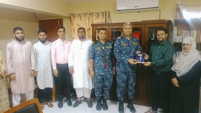 কাপ্তাই নৌবাহিনী স্কুল এন্ড কলেজে ‘ইংলিশ বুস্টার’ বইয়ের মোড়ক উন্মোচন 