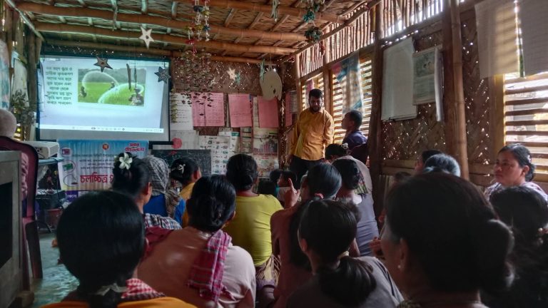 কাপ্তাইয়ে চলচ্চিত্র প্রদর্শনের মাধ্যমে সরকারের উন্নয়ন বার্তা প্রচার