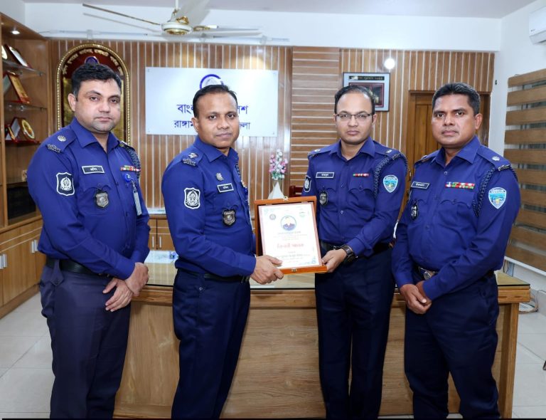 বদলিজনিত বিদায় সংবর্ধনায় অতিরিক্ত পুলিশ সুপার মাহমুদুল হাসান