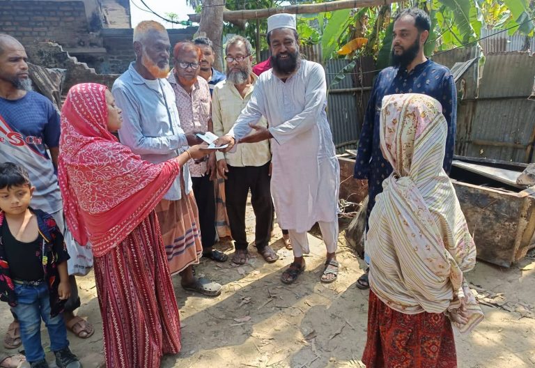 অগ্নিকাণ্ডে নিঃস্ব দুই পরিবার; সহায়তার আহ্বান চন্দ্রঘোনা ইসলাম প্রচার সমিতির