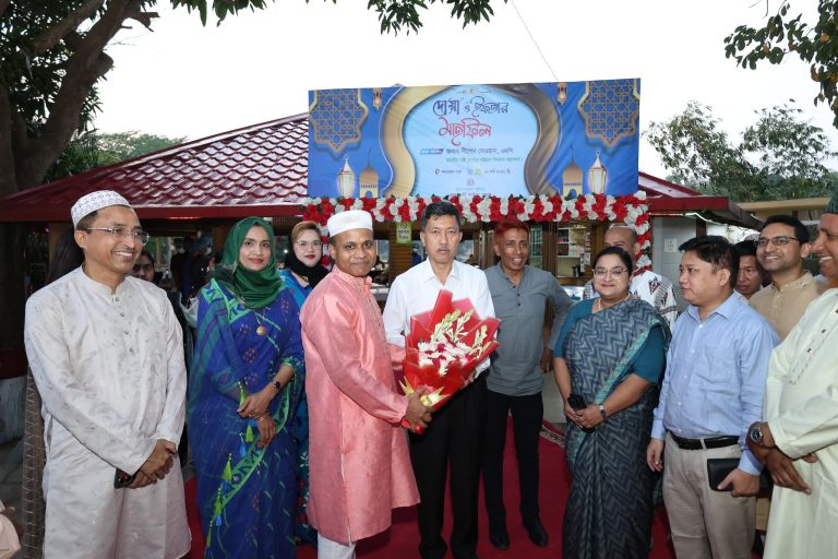 রাঙ্গামাটিতে পুলিশ আয়োজিত ইফতার ও দোয়া   মাহফিল