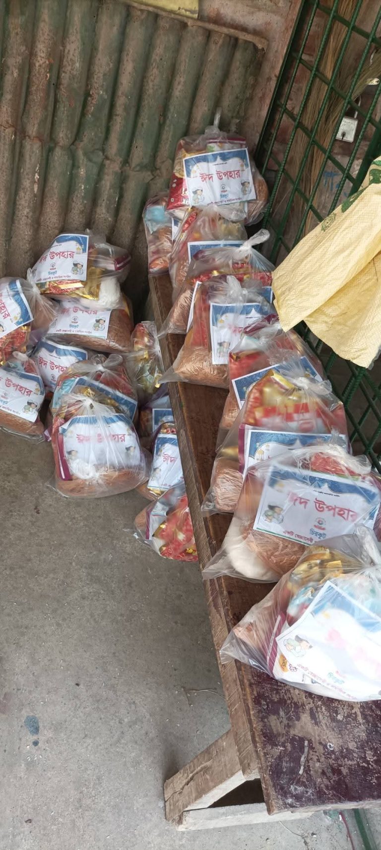 কাপ্তাইয়ে চিরকুটের ঈদ উপহার: ৩০ পরিবারের হাসি