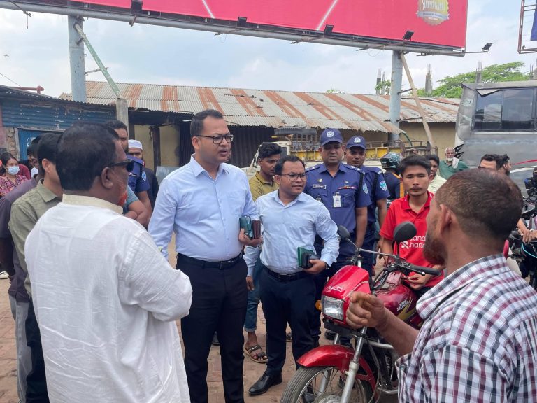 সোমবারের অভিযানে তবলছড়িতে অতিরিক্ত ভাড়া রোধে কঠোর অবস্থানে জেলা প্রশাসন