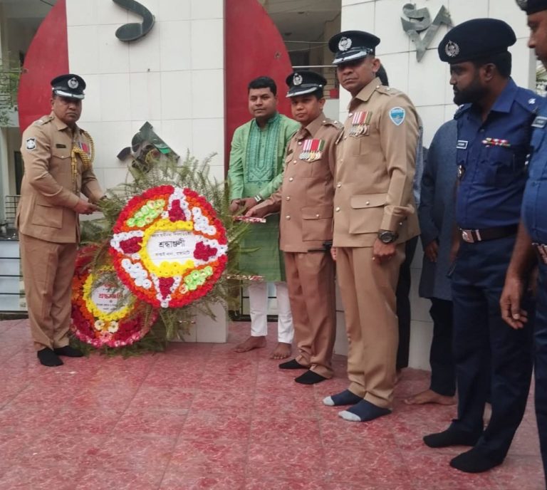 কাপ্তাইয়ে শহীদ মিনারে পুষ্পস্তবক অর্পণ