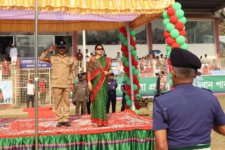 স্বাধীনতা দিবসে বান্দরবানে বর্ণাঢ্য কুচকাওয়াজ ও পুরস্কার বিতরণ