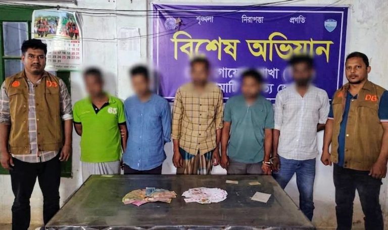 রাঙ্গামাটিতে ডিবি পুলিশের অভিযানে জুয়াড়িসহ ৫ জন গ্রেফতার