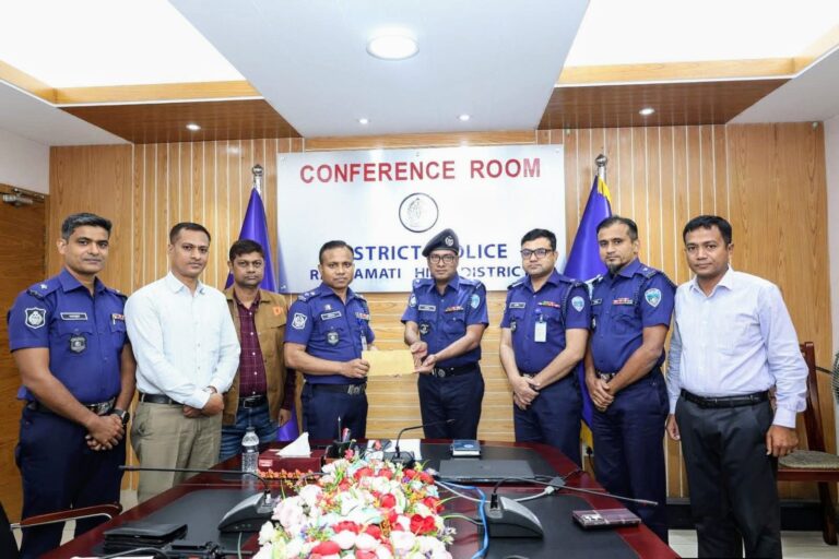 মাদকবিরোধী অভিযানে সাফল্য: রাঙ্গামাটিতে ওসিকে বিশেষ সম্মাননা