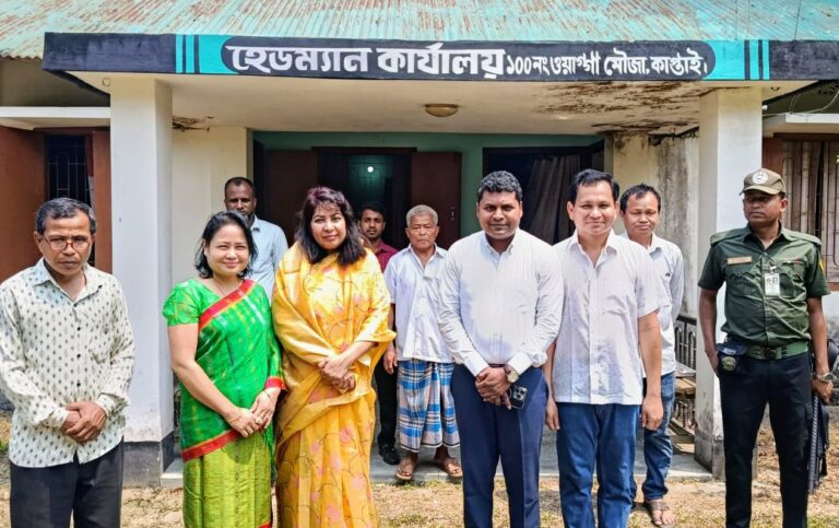 কাপ্তাই ভূমি অফিস ও হেডম্যান কার্যালয় পরিদর্শনে চট্টগ্রামের অতিরিক্ত বিভাগীয় কমিশনার