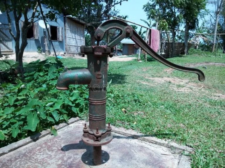 শিলছড়িতে বিশুদ্ধ পানির হাহাকার: একটি টিউবওয়েলের ওপর নির্ভর প্রায় ২ হাজারের অধিক মানুষের জীবন