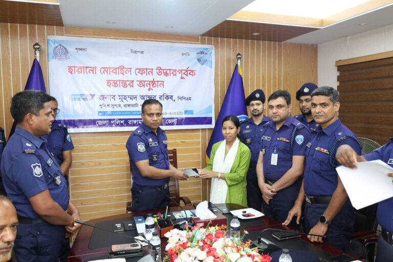 সাইবার টিমের দক্ষতায় ২৫ মোবাইল উদ্ধার