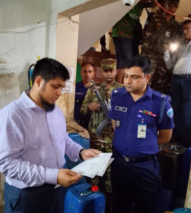 রাঙ্গামাটিতে জ্বালানি তেল বিক্রয় কেন্দ্রে যৌথ অভিযান: মজুদে অনিয়ম মেলেনি