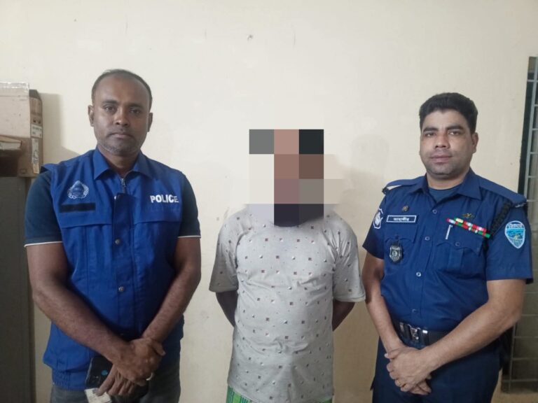 কাউখালী থানার অভিযানে চট্টগ্রাম থেকে পলাতক আসামী গ্রেফতার