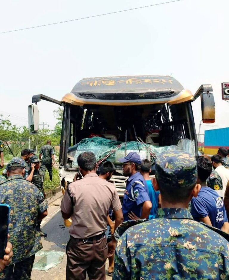 কুমিল্লার দাউদকান্দিতে আনসার ব্যাটালিয়নের ৩ গাড়ির ভয়াবহ দুর্ঘটনা, একাধিক সদস্য আহত