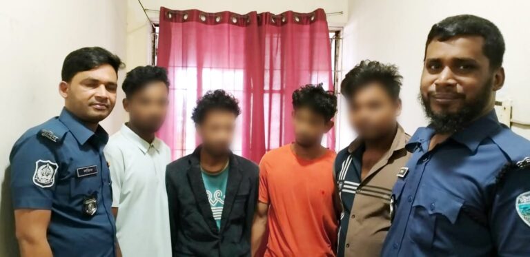 🟥 রাঙামাটিতে কোতয়ালী থানার বিশেষ অভিযানে ৪ মাদকসেবী গ্রেফতার