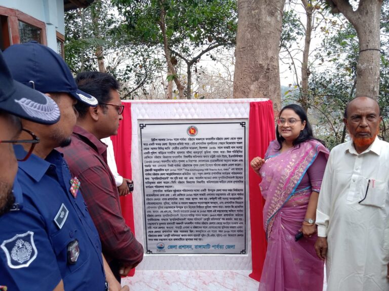 চন্দ্রঘোনা থানা এবং  কেপিএম পরিদর্শনে রাঙ্গামাটি জেলা প্রশাসক নাজমা আশরাফী