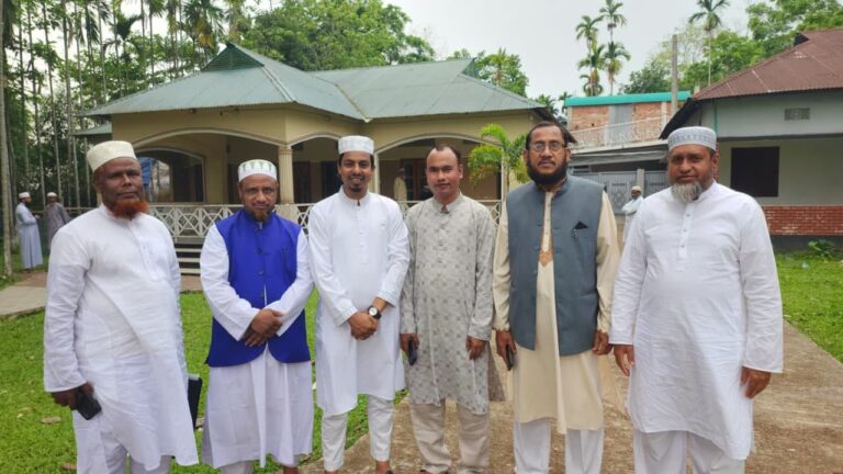 আল্লামা ফুলতলী (রহঃ) মাজার জিয়ারতে দোয়ারাবাজার নেতৃবৃন্দের সংক্ষিপ্ত সফর ও দোয়া গ্রহণ