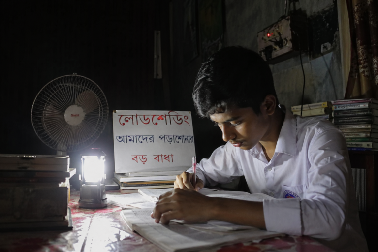কাপ্তাইয়ে দীর্ঘ লোডশেডিংয়ে জনজীবন বিপর্যস্ত