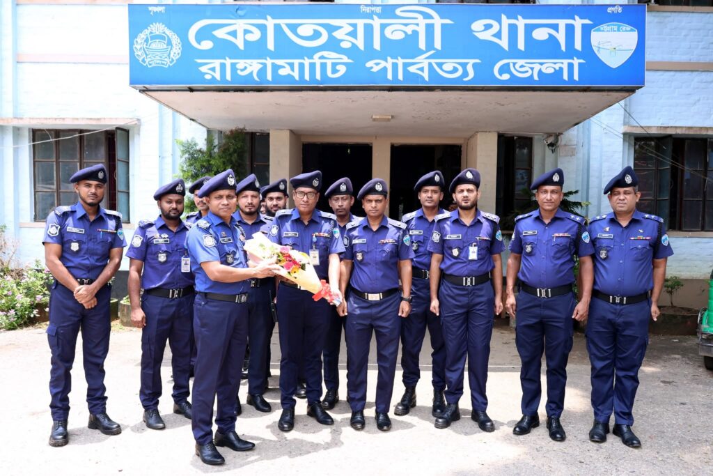 🟥 কোতয়ালী থানায় পুলিশ সুপারের বার্ষিক পরিদর্শন