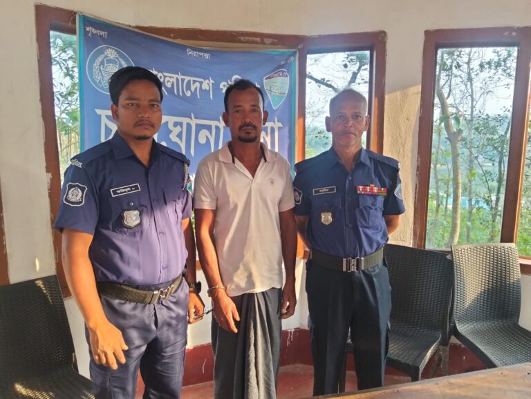 🟥 চন্দ্রঘোনা থানার তিন মামলার সাজাপ্রাপ্ত আসামি চান্দগাঁও থেকে গ্রেপ্তার
