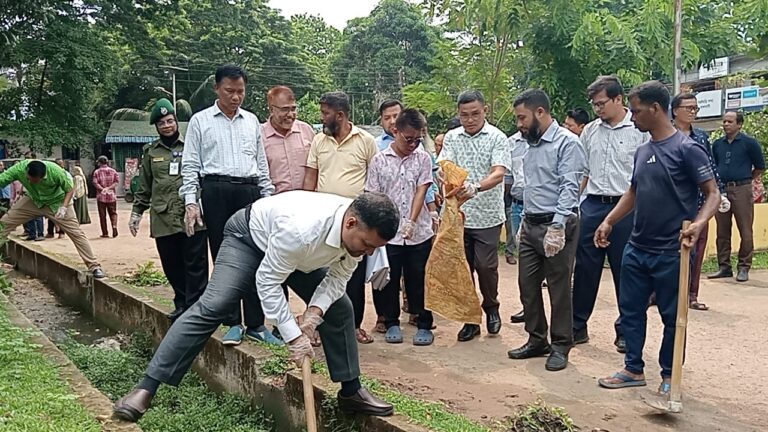 🟥 কাপ্তাইয়ে উপজেলা প্রশাসনের পরিচ্ছন্নতা অভিযান