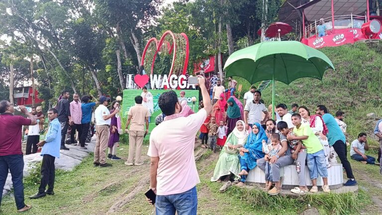 🟥 লেক-নদী-পাহাড়ের মোহে ঈদে কাপ্তাইয়ে পর্যটকের ঢল
