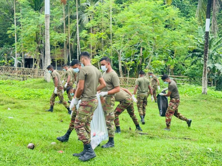 কাপ্তাইয়ে প্লাস্টিক বর্জ্য অপসারণে সেনাবাহিনীর বিশেষ অভিযান