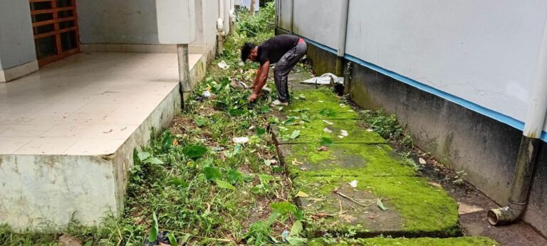 ডেঙ্গু প্রতিরোধে কাপ্তাই উপজেলা পরিষদে পরিচ্ছন্নতা অভিযান