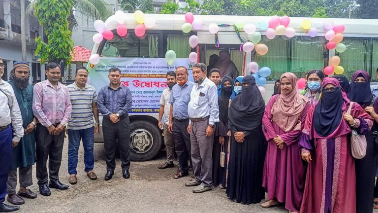 ভ্রাম্যমাণ ভ্যানে প্রযুক্তি প্রশিক্ষণ, কাপ্তাইয়ে ৪০ তরুণ-তরুণীর অংশগ্রহণ