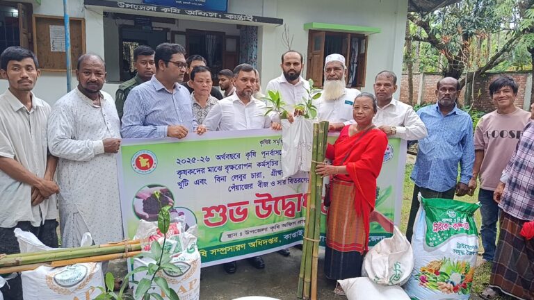 কাপ্তাইয়ে ৬১০ কৃষকের হাতে কৃষি উপকরণ, শুরু জাতীয় ফল মেলা