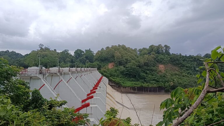 চাপ কমাতে খুলল কাপ্তাই বাঁধের গেট