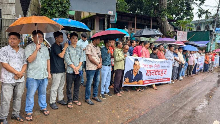 সাংবাদিক সৈকতের মুক্তির দাবিতে রাঙামাটিতে মানববন্ধন