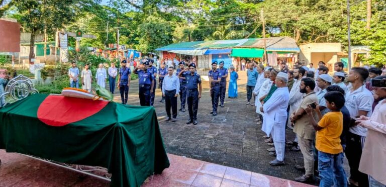 রাষ্ট্রীয় মর্যাদায় সমাহিত আব্দুল মান্নান
